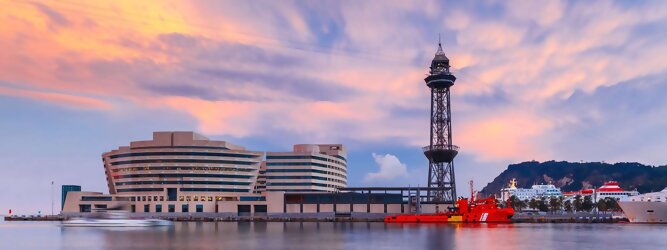 Stadt Urlaub Barcelona - Die Hafenseilbahn Barcelona in Spanien, die von der in 57 m Höhe am Hang des Montjuïc gelegenen Station Miramar über den 107 m hohen Torre Jaume I zum 86 m hohen Torre Sant Sebastià fährt.